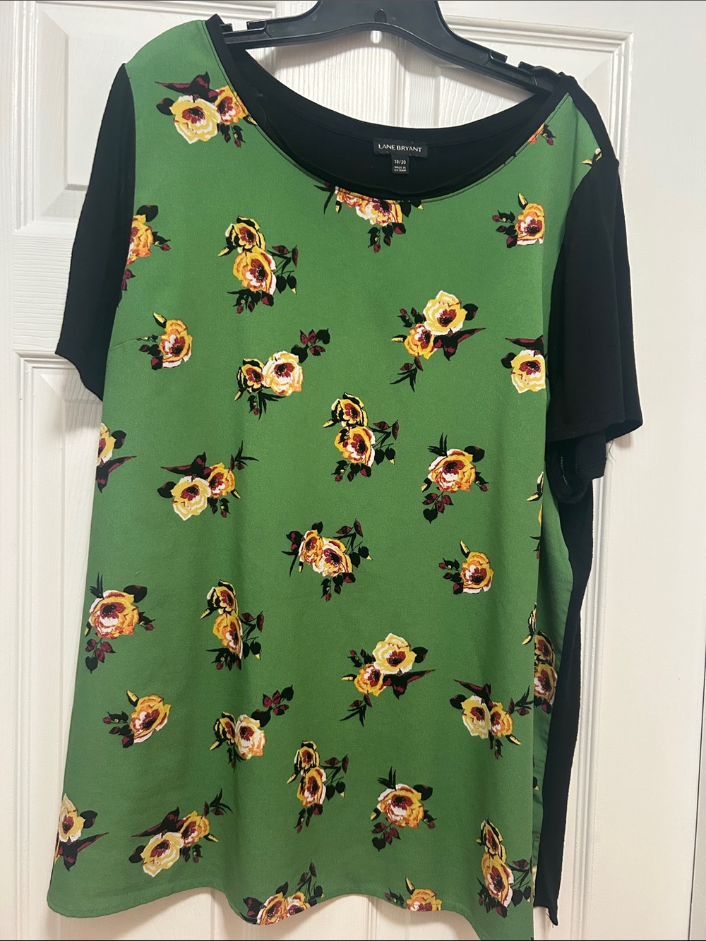 Lane Bryant Green Floral Short Sleeve Tee with Black Sleeves